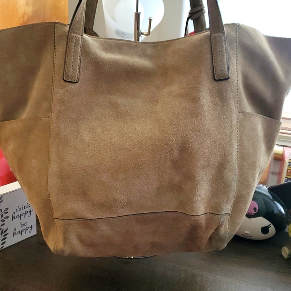 Michael Kors Brown Shoulder Bag with Gold Medallion GUC - Picture 3 of 10